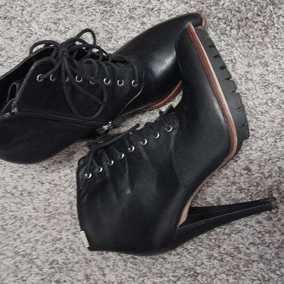 Calvin Klein Shoes - Calvin Klein heeled boot size 7M